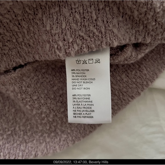 SOLD ♏️ UO Cropped Deep V Boucle Sweater - Picture 13 of 14